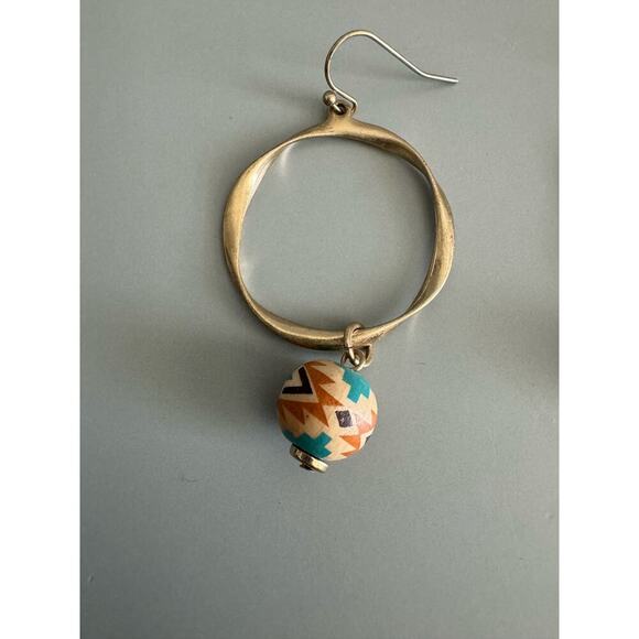 Costume Jewelry Dangle Earrings - Picture 4 of 5